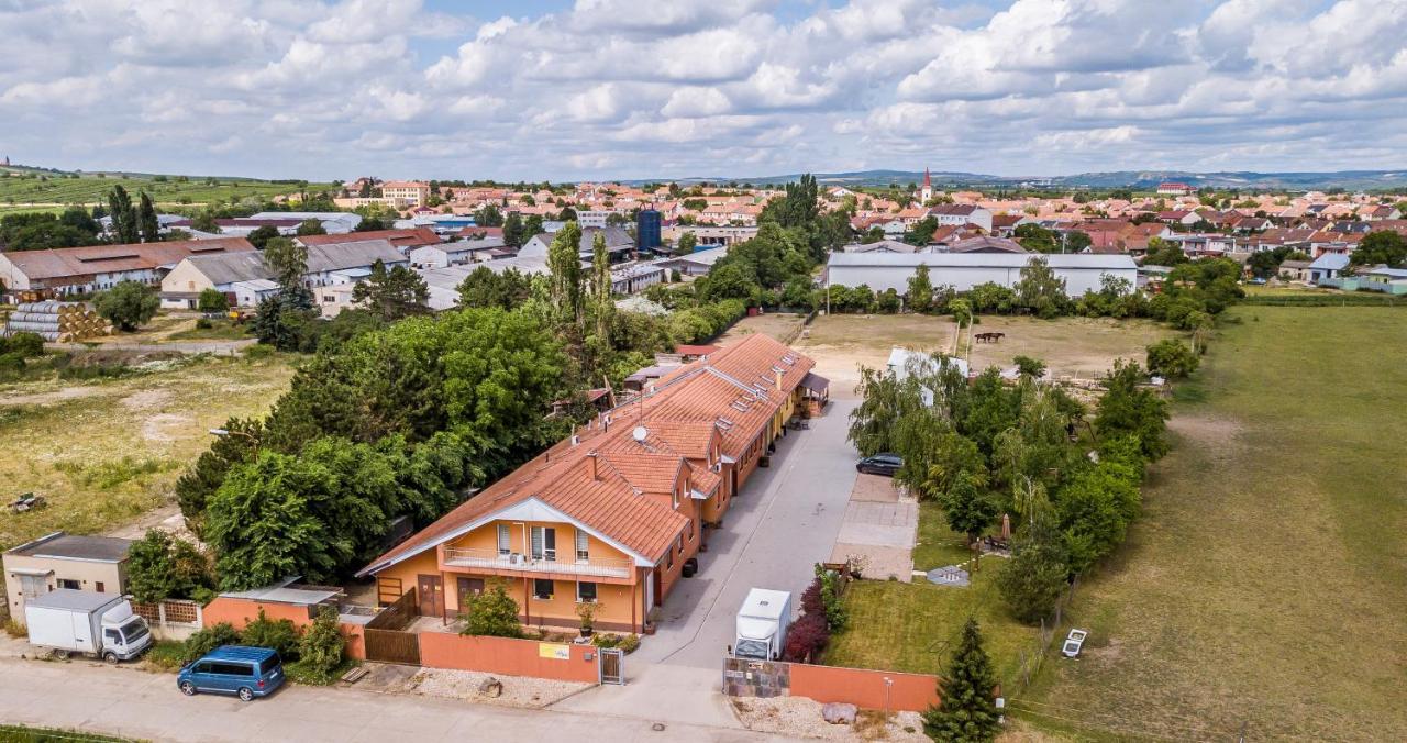 Penzion U Ďáblova kopyta Rakvice Exterior foto